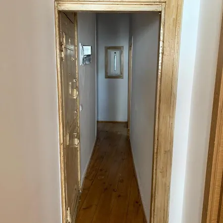 Housegugu Apartman *