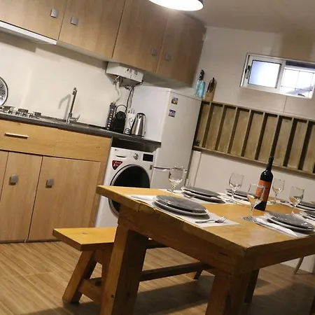 Housegugu Apartment *