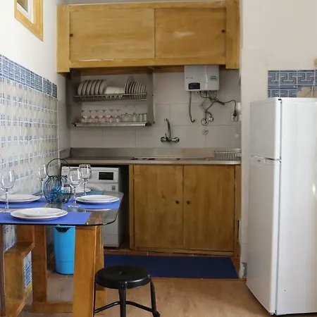 Housegugu Lisbon