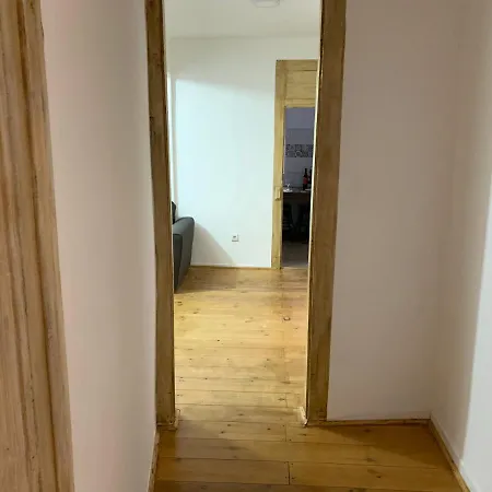 Housegugu Lisbon