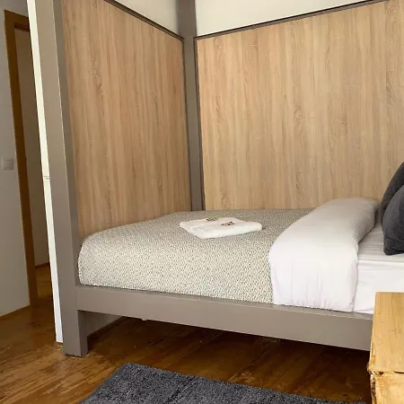 Apartment Housegugu *
